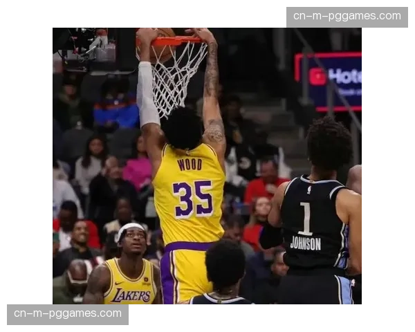 雷迪克关键时刻留用艾顿收奇效，末段统治攻防锁定胜局